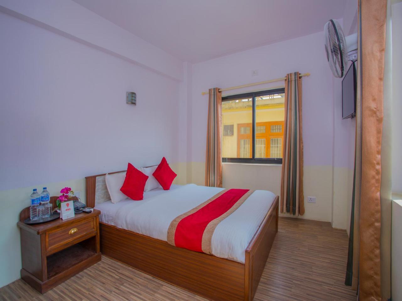 Oyo 255 White Zambala Hotel Катманду Экстерьер фото