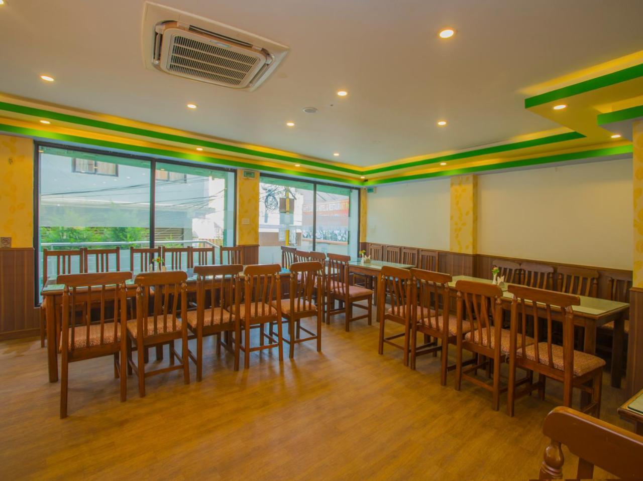 Oyo 255 White Zambala Hotel Катманду Экстерьер фото