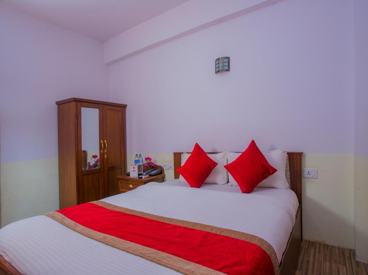 Oyo 255 White Zambala Hotel Катманду Экстерьер фото
