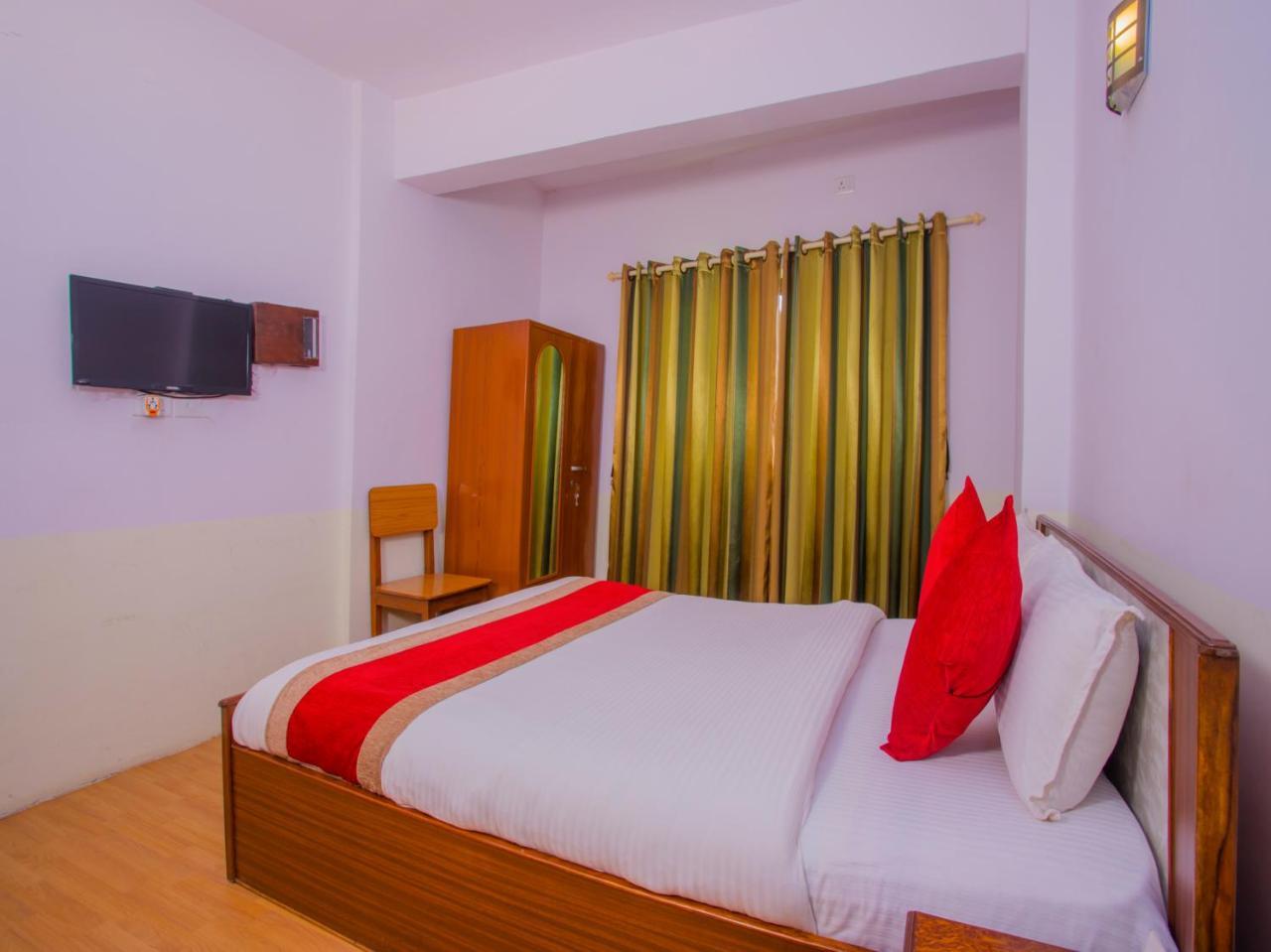 Oyo 255 White Zambala Hotel Катманду Экстерьер фото