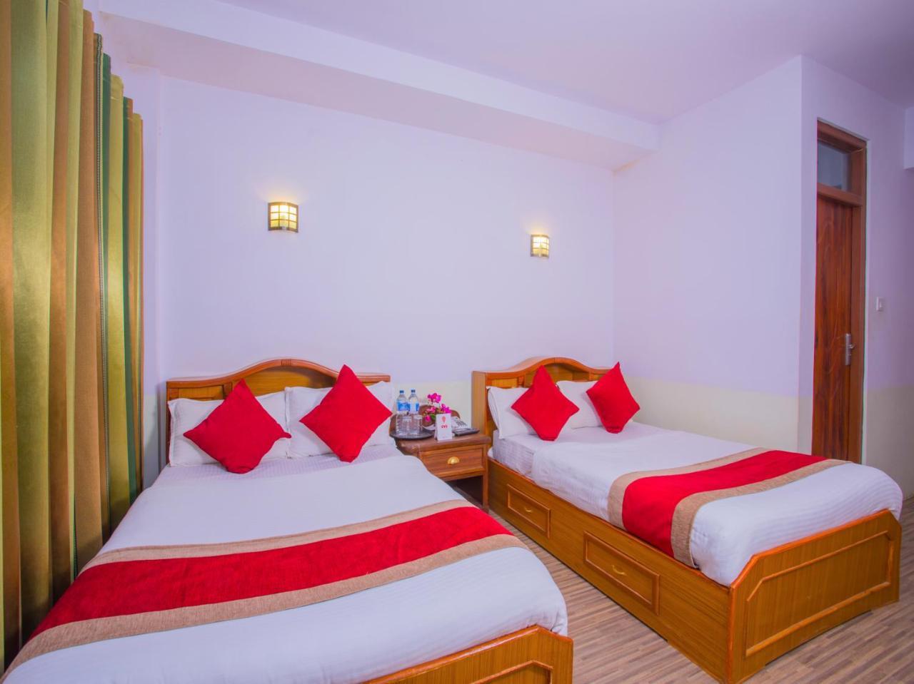 Oyo 255 White Zambala Hotel Катманду Экстерьер фото