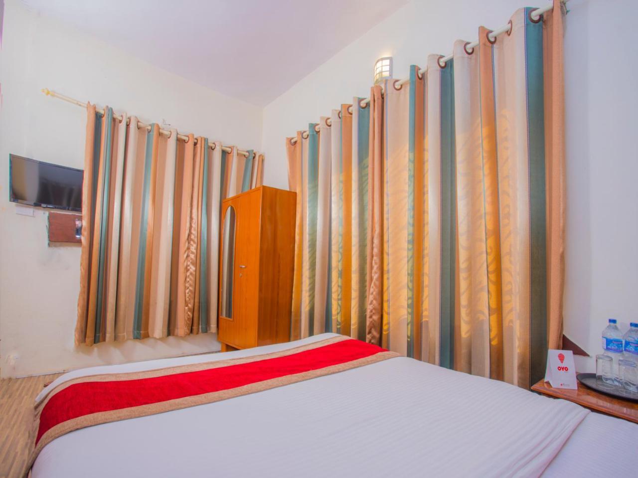 Oyo 255 White Zambala Hotel Катманду Экстерьер фото