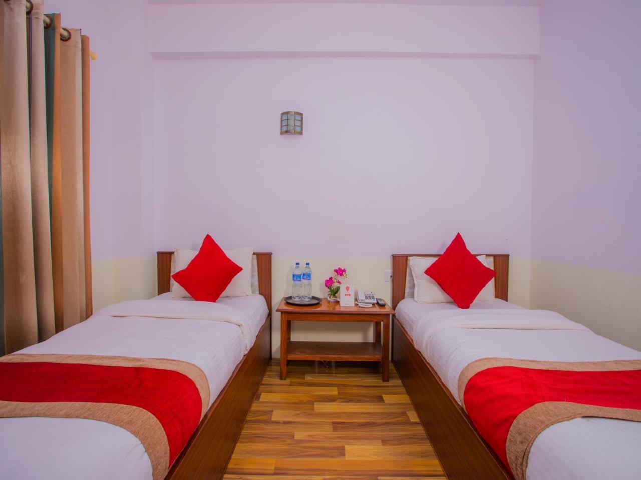 Oyo 255 White Zambala Hotel Катманду Экстерьер фото