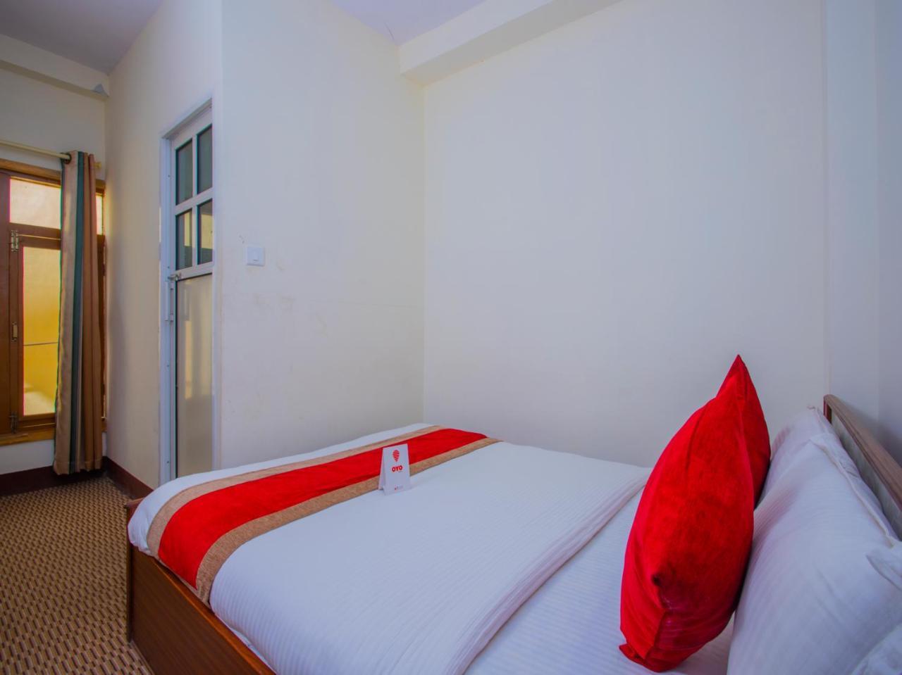 Oyo 255 White Zambala Hotel Катманду Экстерьер фото