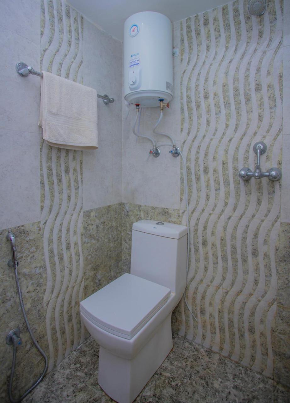 Oyo 255 White Zambala Hotel Катманду Экстерьер фото