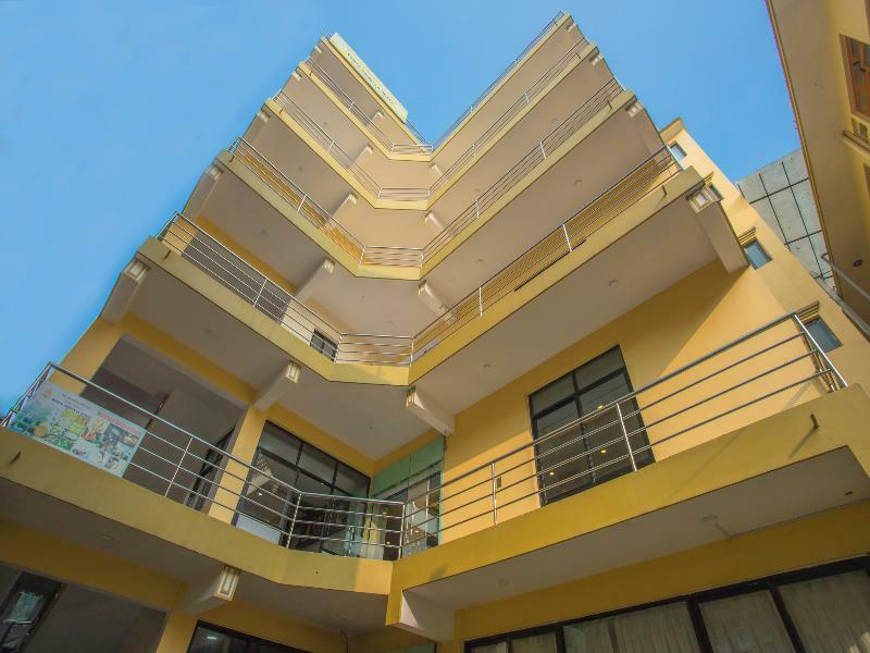Oyo 255 White Zambala Hotel Катманду Экстерьер фото