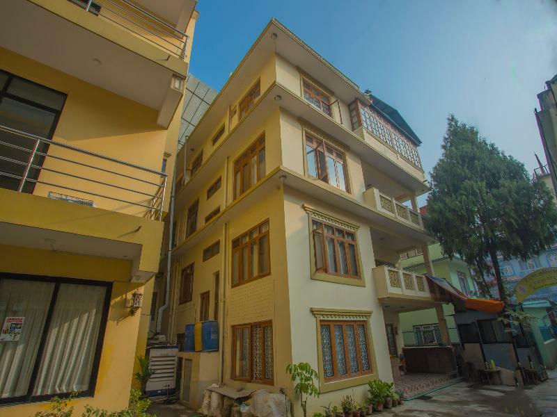 Oyo 255 White Zambala Hotel Катманду Экстерьер фото