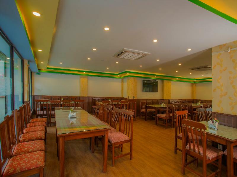 Oyo 255 White Zambala Hotel Катманду Экстерьер фото