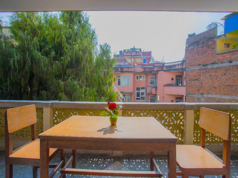 Oyo 255 White Zambala Hotel Катманду Экстерьер фото