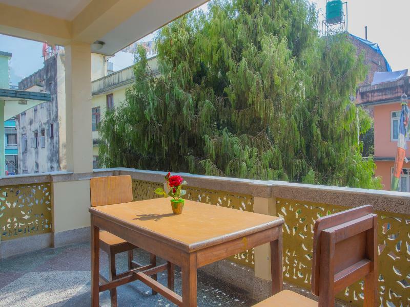 Oyo 255 White Zambala Hotel Катманду Экстерьер фото