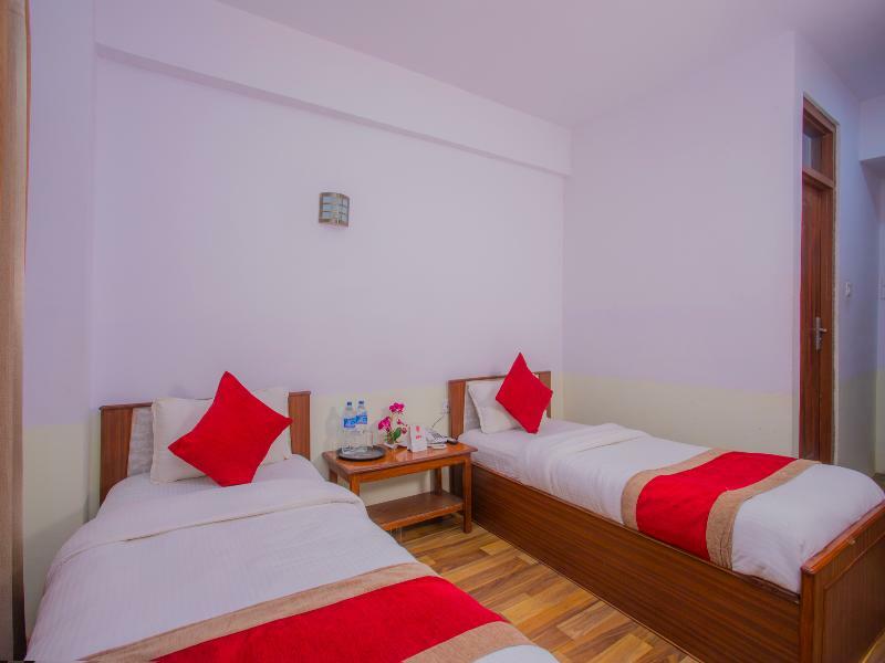 Oyo 255 White Zambala Hotel Катманду Экстерьер фото