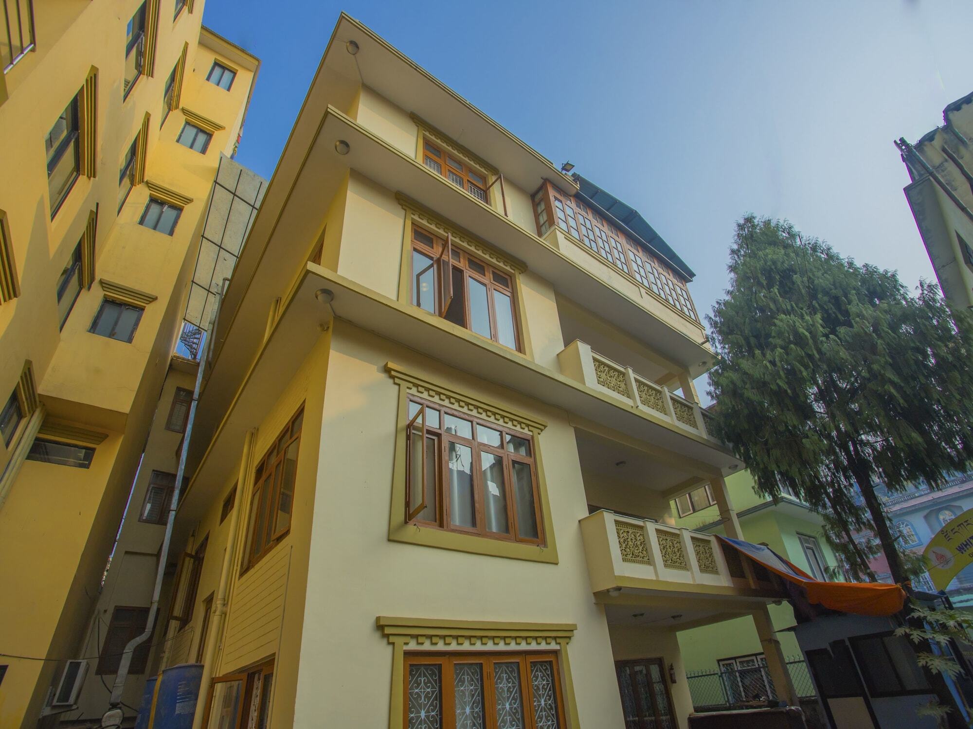 Oyo 255 White Zambala Hotel Катманду Экстерьер фото